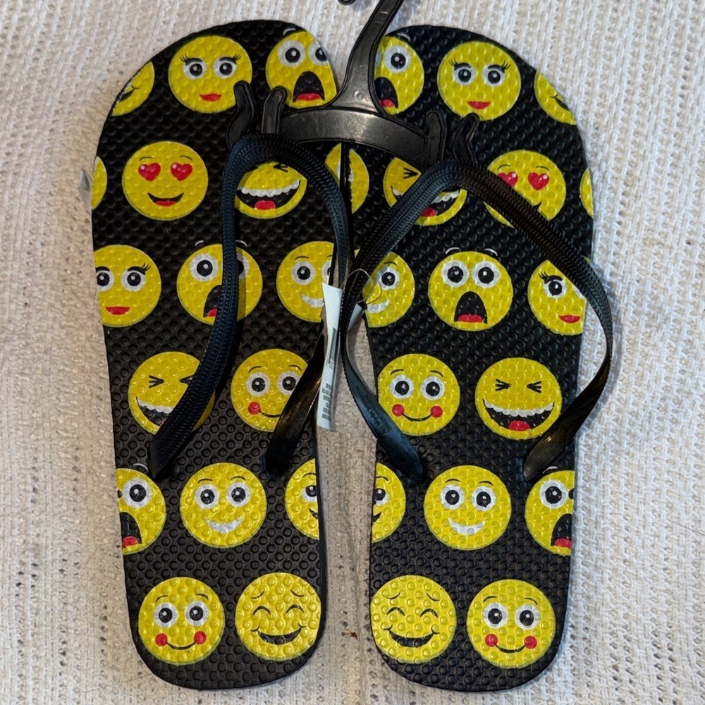 Womens Emoji Print Flip Flops Black Yellow Size M 7/8 Greenbrier International
